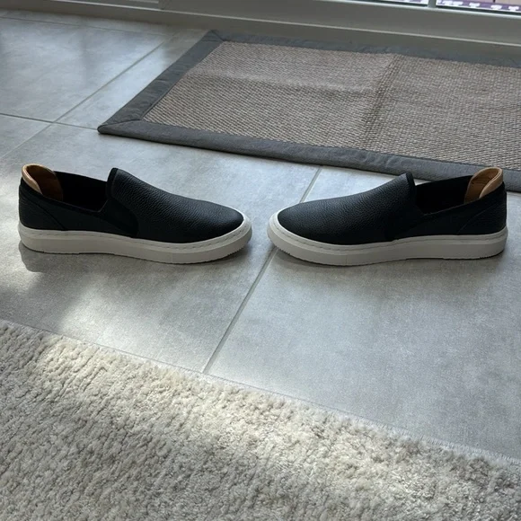 New Without Tags UGG Black Leather Alameda Slip-On Sneakers (Women’s) - Size 8.5 - Picture 5 of 11